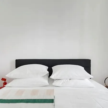 Luxury 2 Bedroom In The Heart Of Mitte, Lejlighed