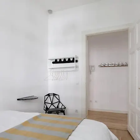 Daire Luxury 2 Bedroom In The Heart Of Mitte,