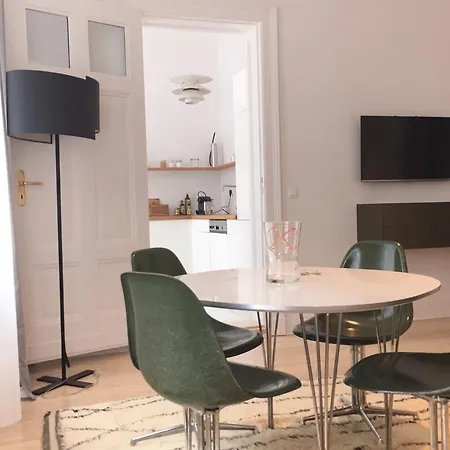 Daire Luxury 2 Bedroom In The Heart Of Mitte,